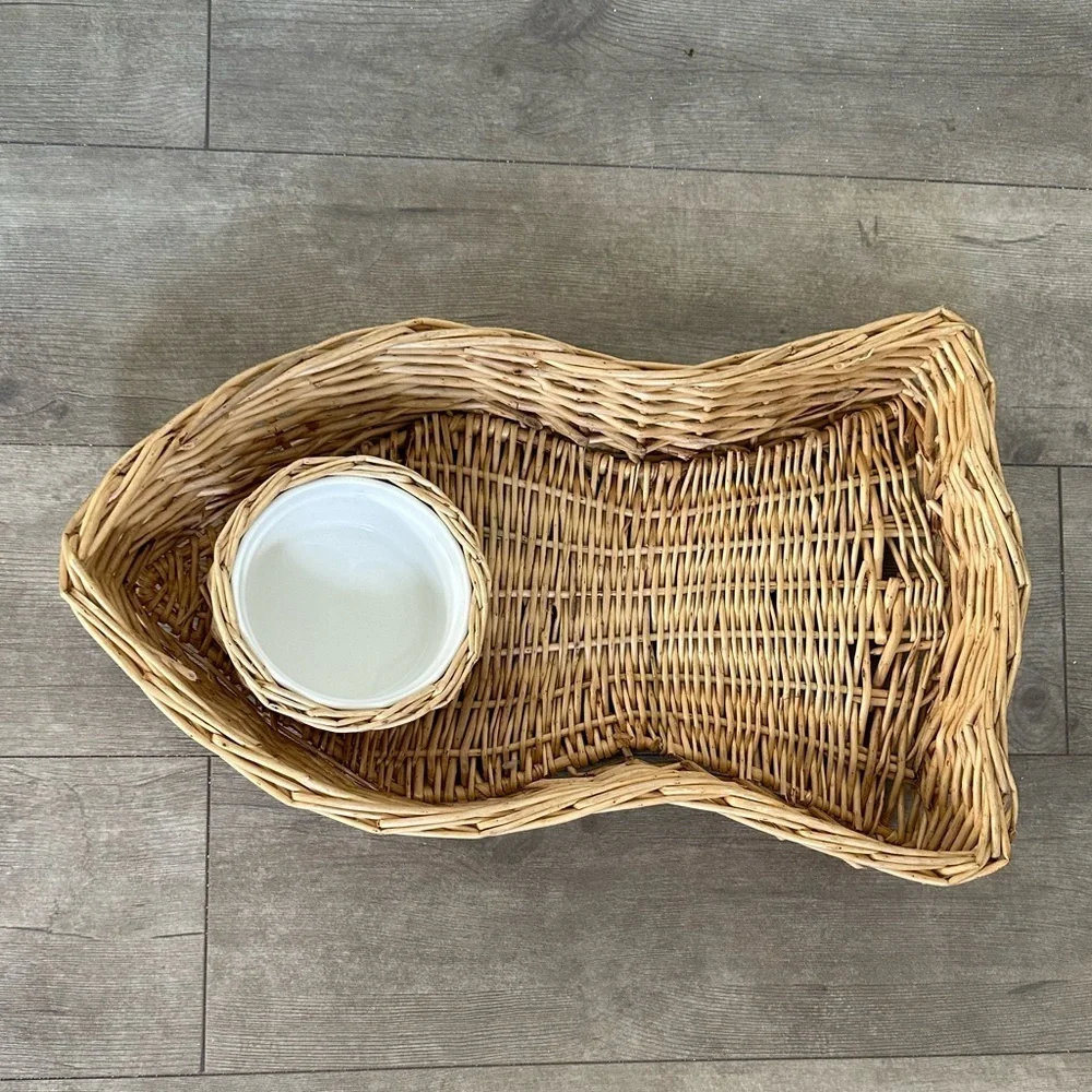Gorgeous Fish Shaped Wicker Basket Snack Serving Tray + serving dip dish 17”x10”